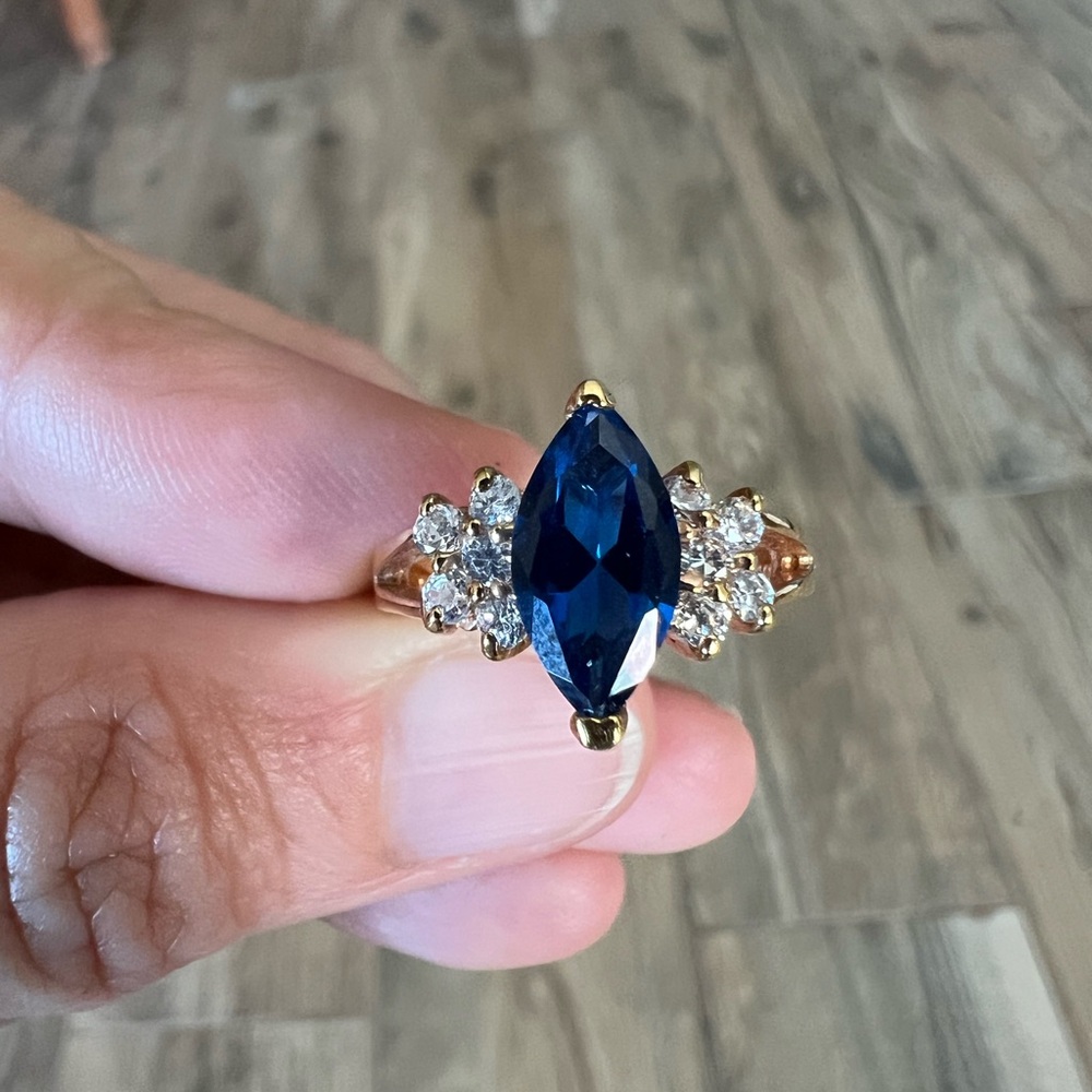 Blue Gemstone & Rhinestone Gold Ring - Picture 5 of 10